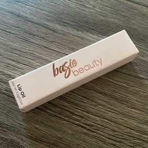 Basic Beauty Lip oil NWT
